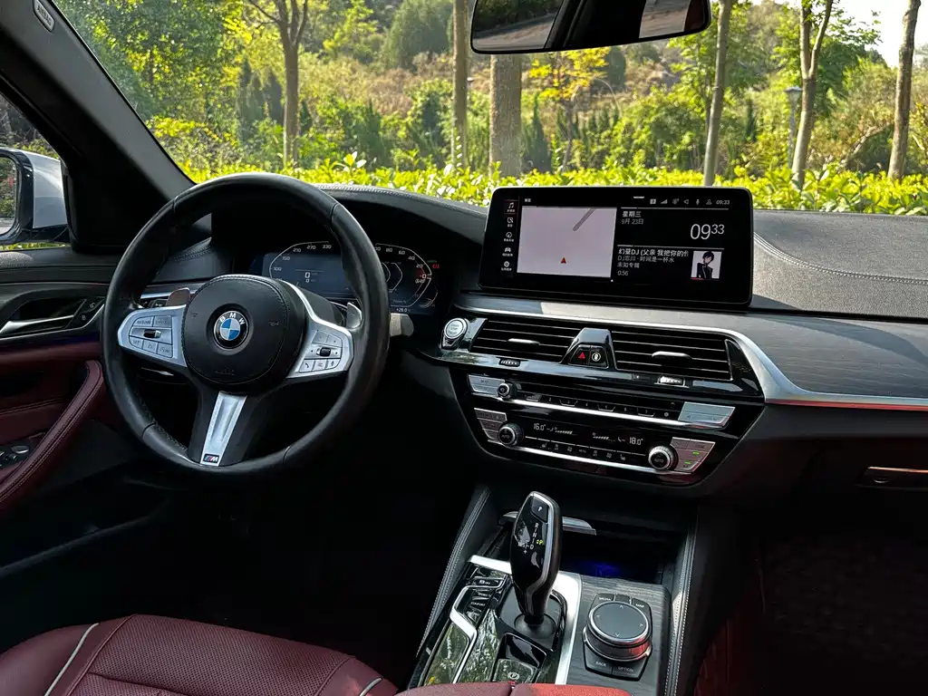 BMW 5 Series — фото 10