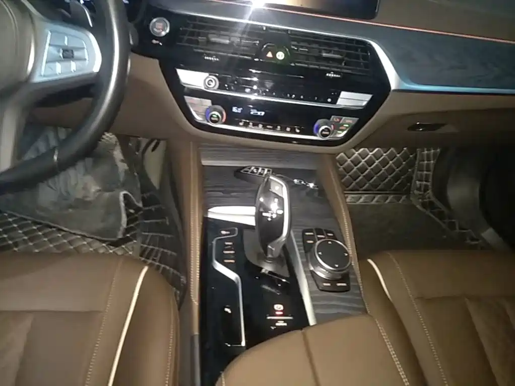 BMW 5 Series — фото 10