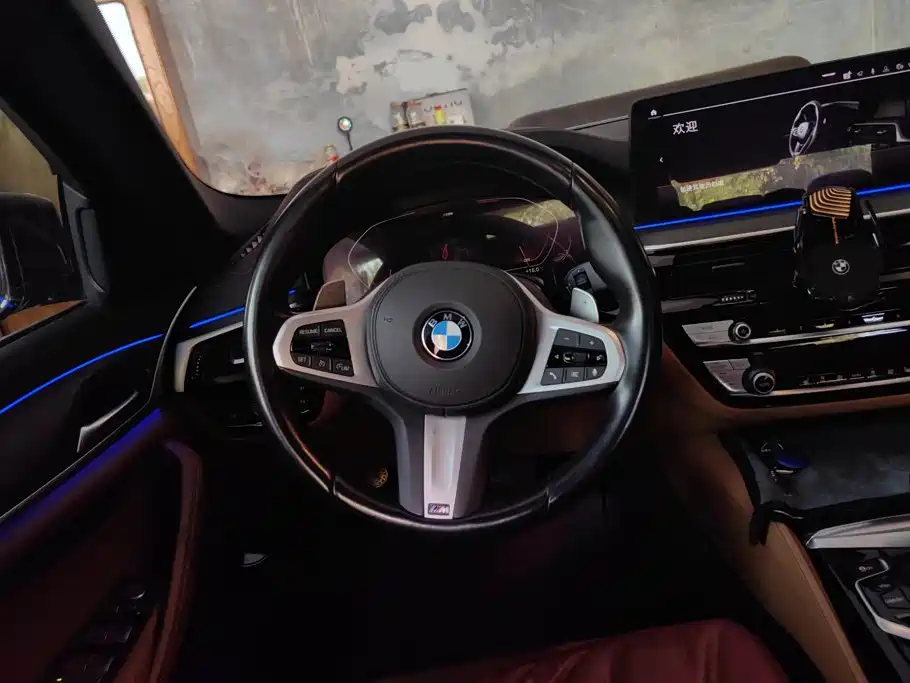 BMW 5 Series — фото 14