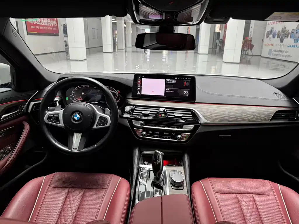 BMW 5 Series — фото 14