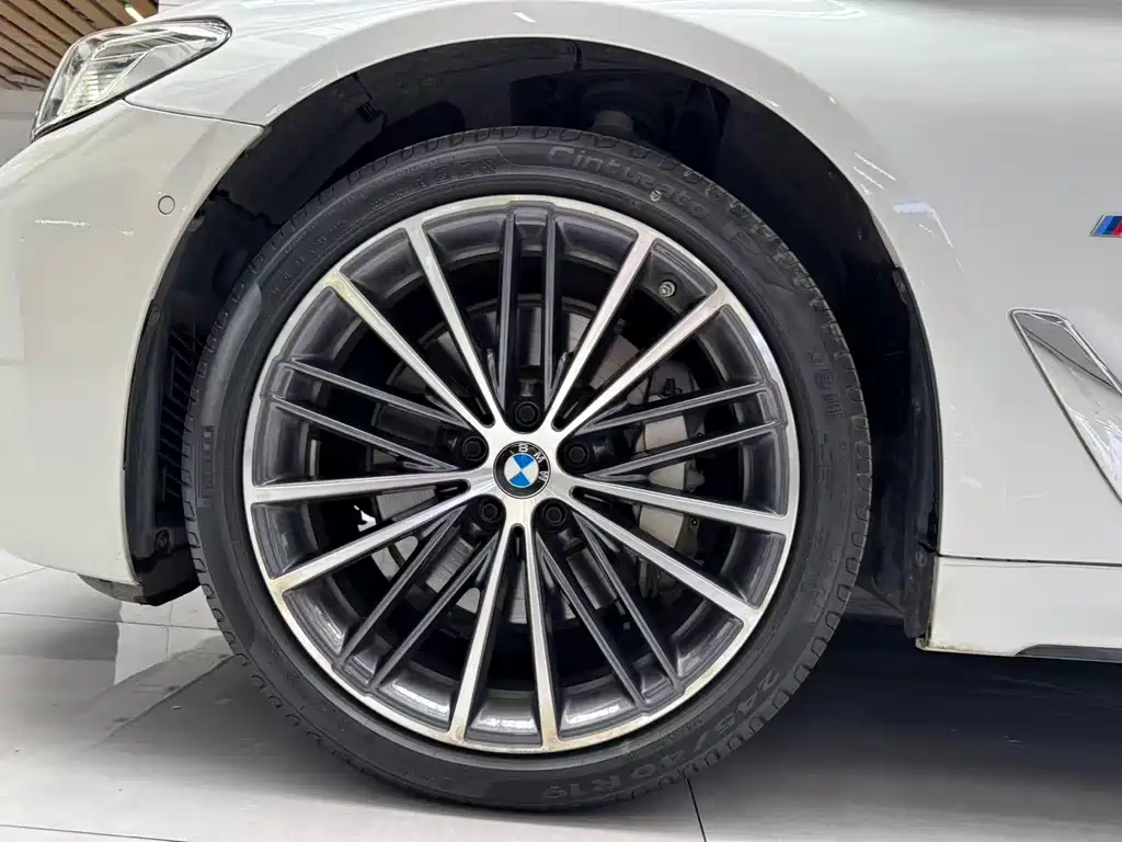 BMW 5 Series — фото 22