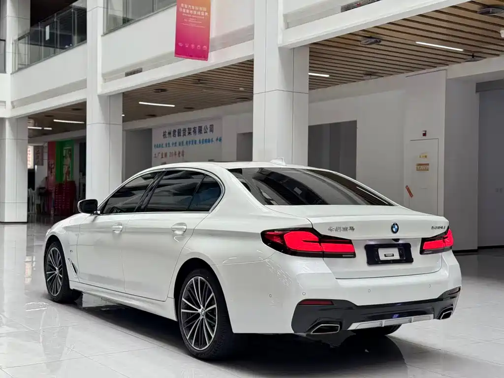BMW 5 Series — фото 6