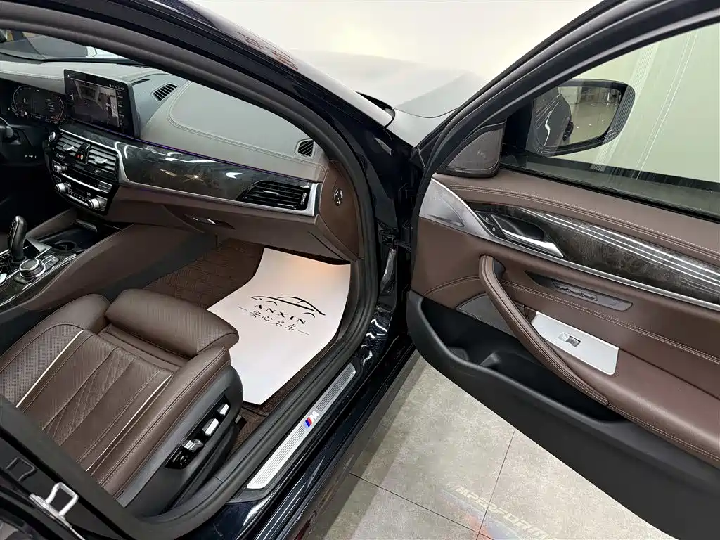 BMW 5 Series — фото 17