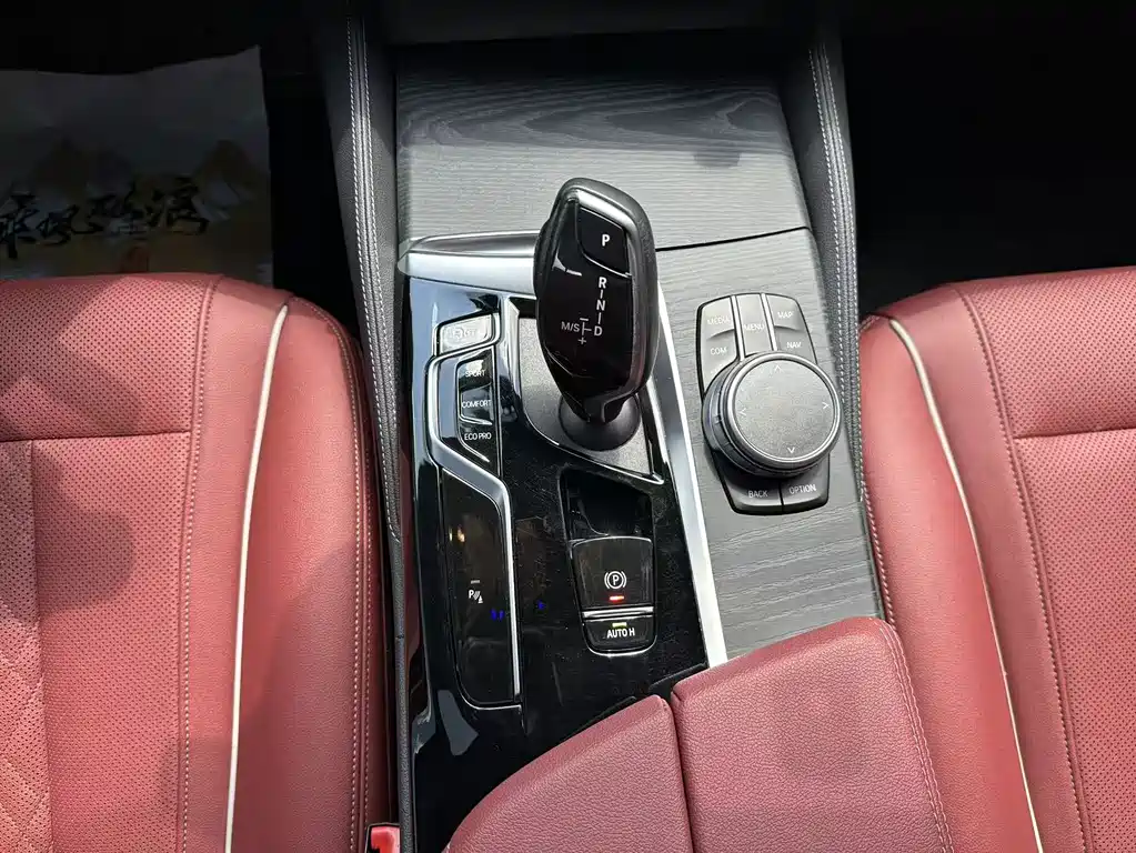 BMW 5 Series — фото 14