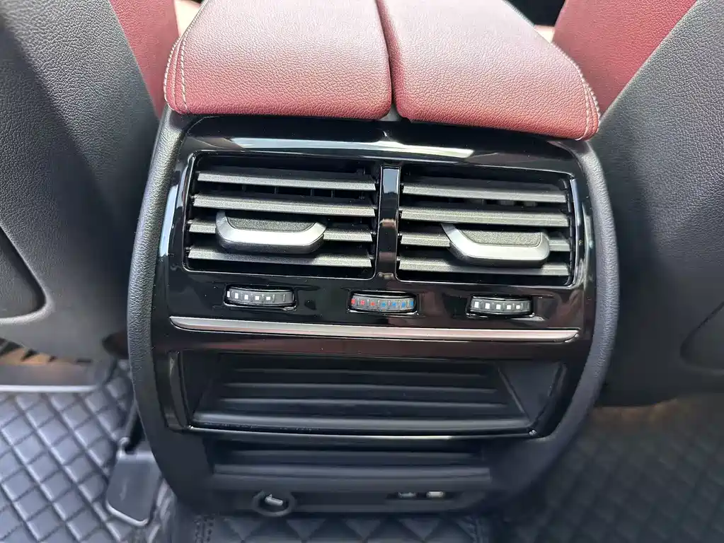 BMW 5 Series — фото 15