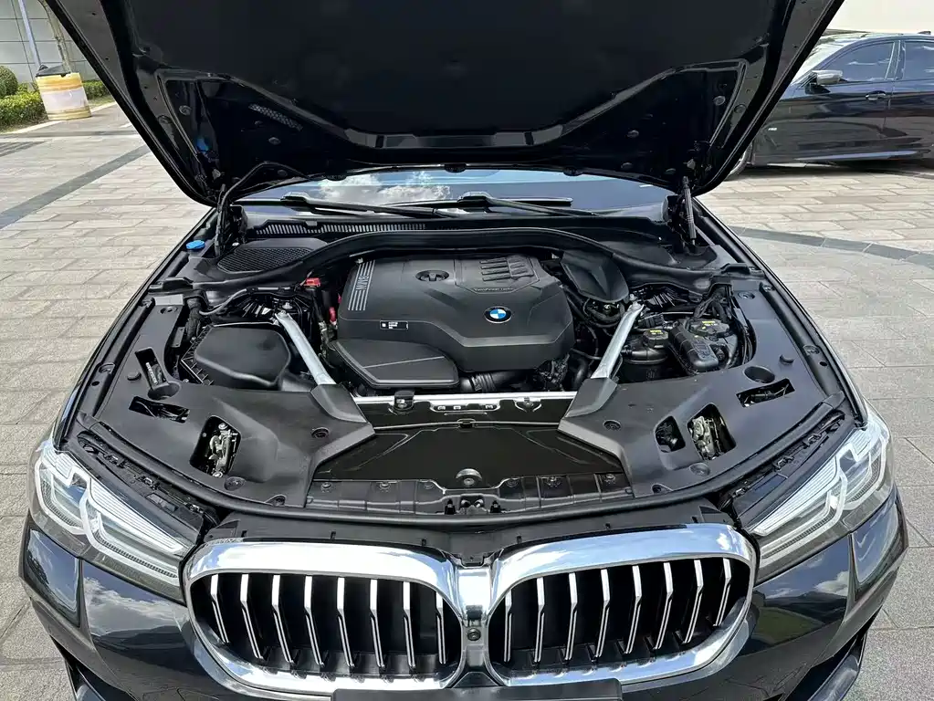 BMW 5 Series — фото 25