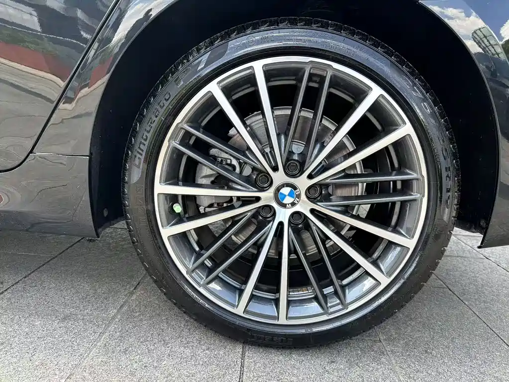 BMW 5 Series — фото 28
