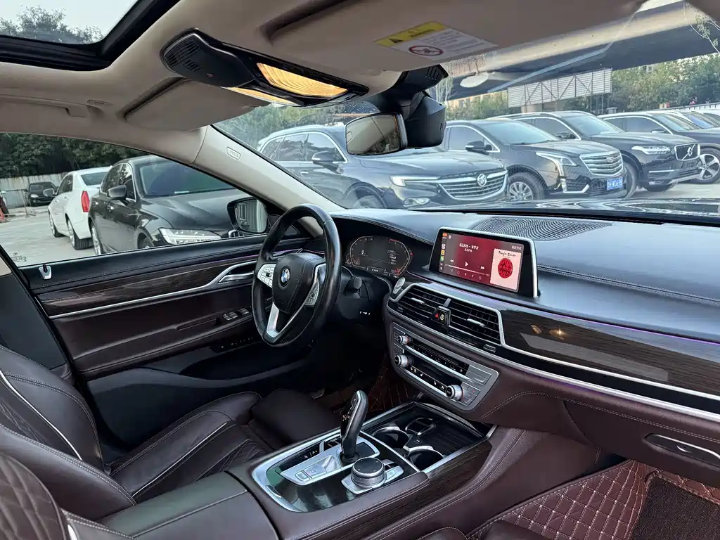 BMW 7 Series — фото 11