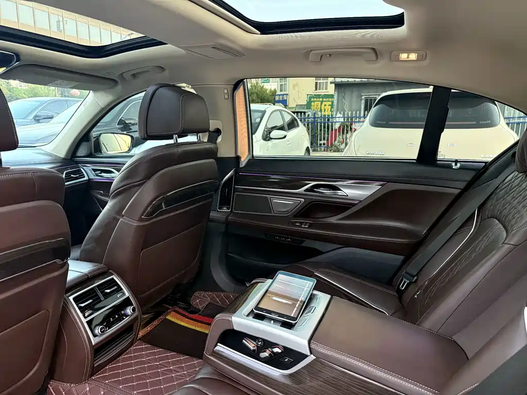 BMW 7 Series — фото 6