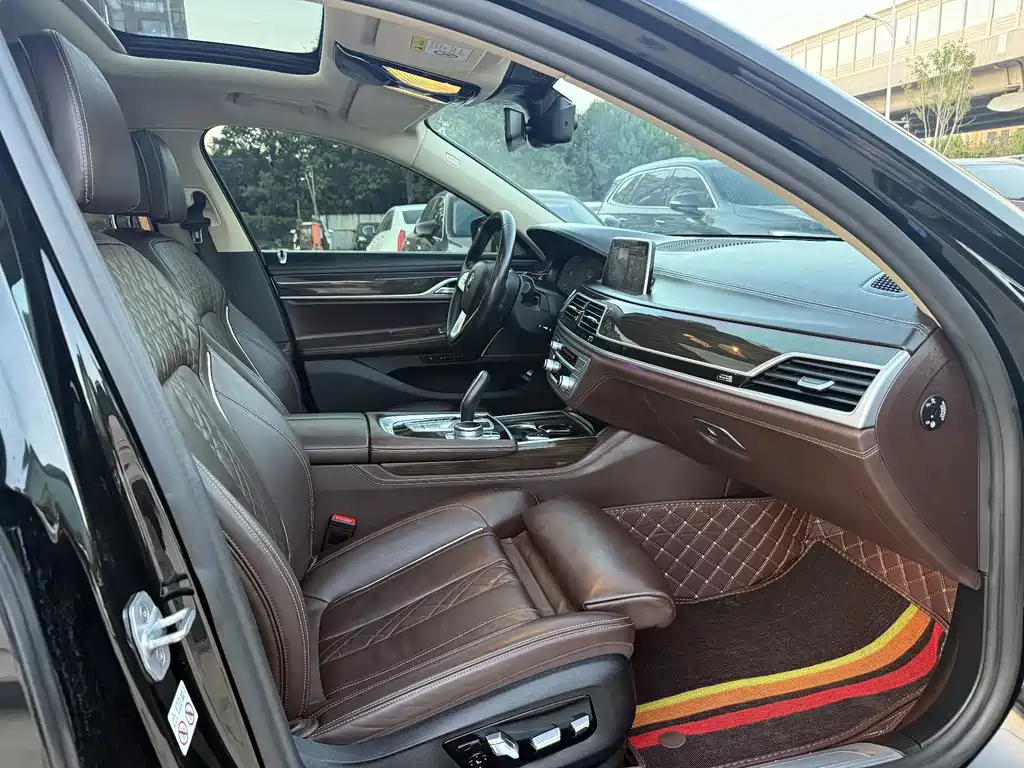 BMW 7 Series — фото 10