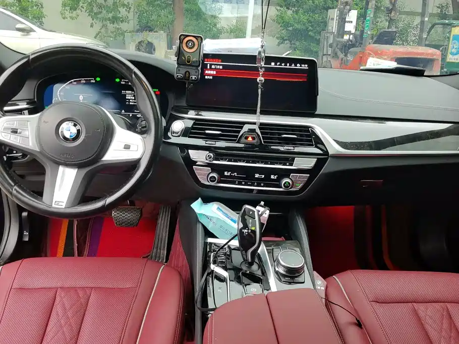BMW 5 Series — фото 11