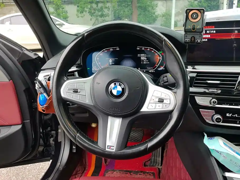 BMW 5 Series — фото 14