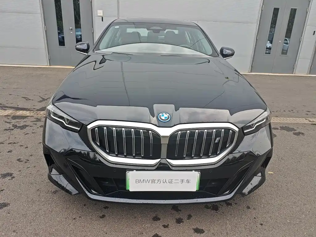 BMW i5 — фото 2