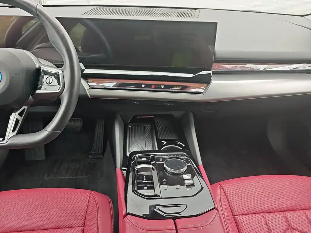 BMW i5 — фото 11
