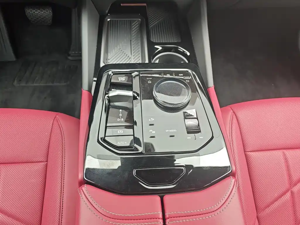 BMW i5 — фото 13