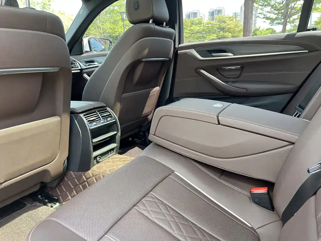BMW 5 Series — фото 11