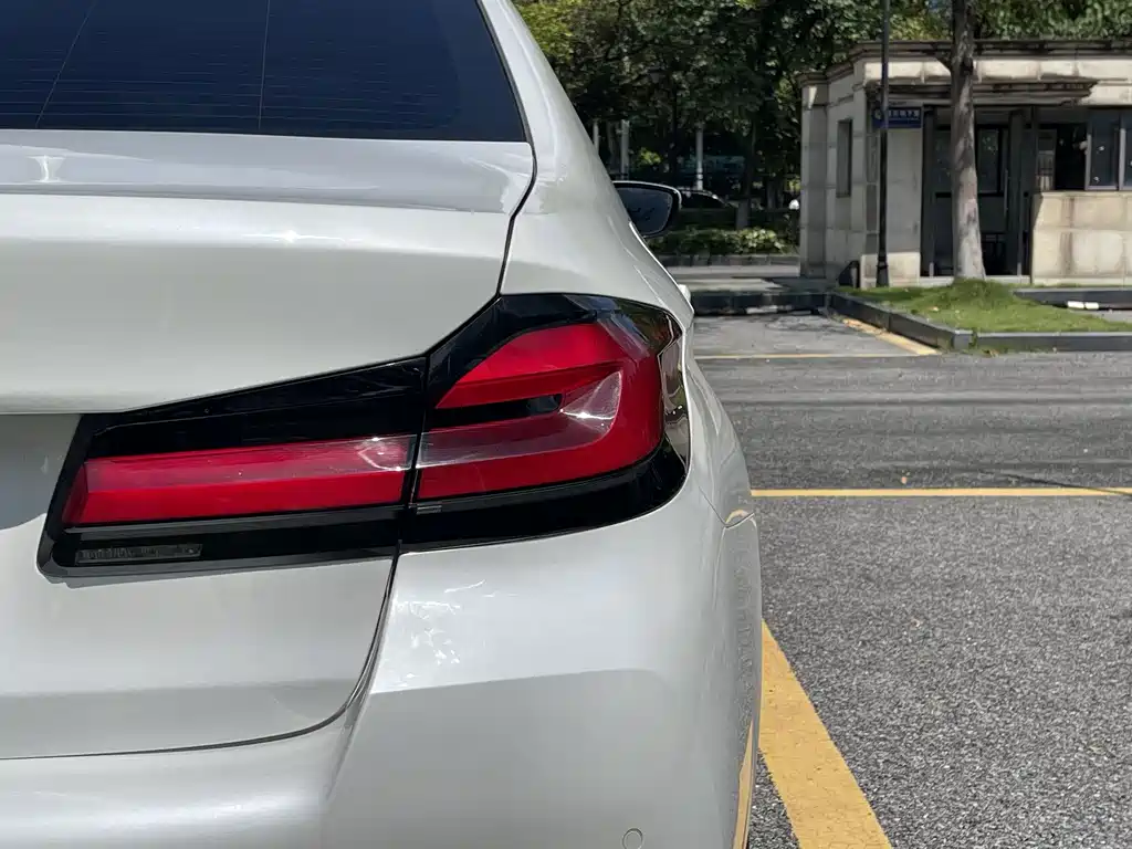 BMW 5 Series — фото 14