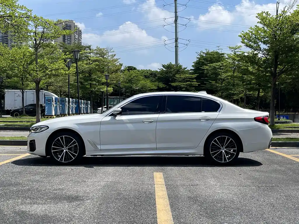 BMW 5 Series — фото 18