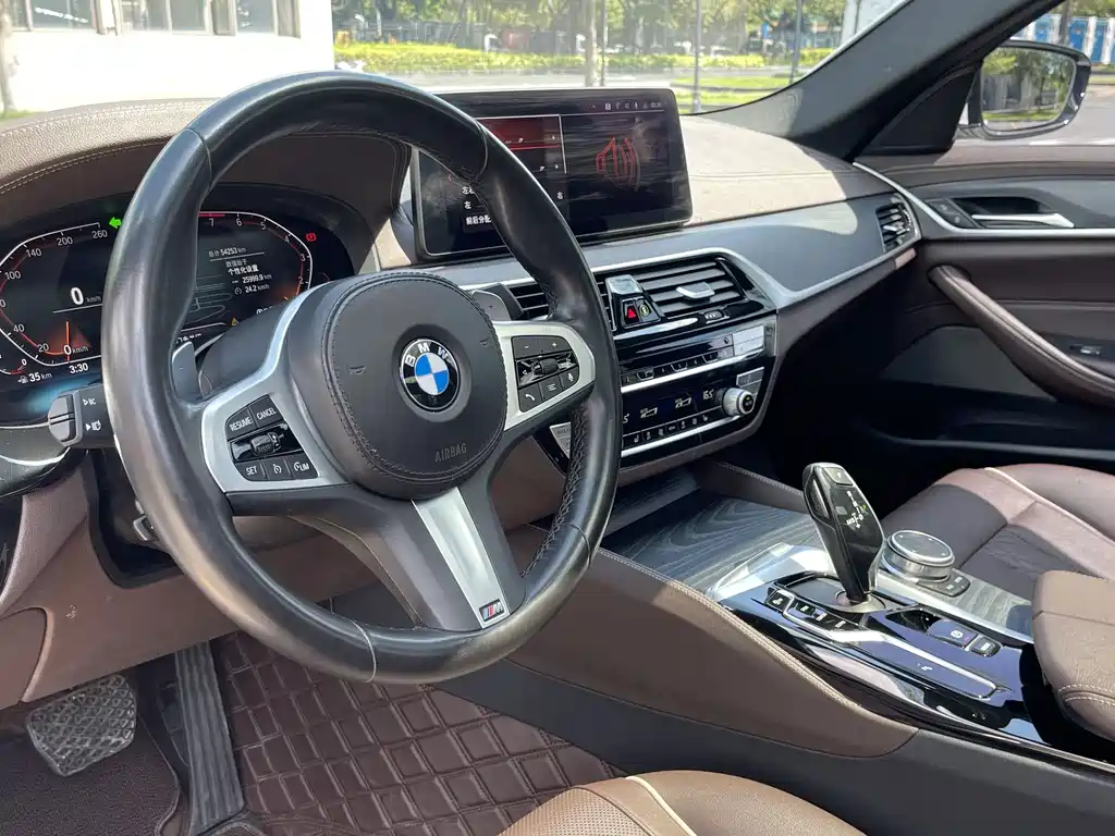 BMW 5 Series — фото 20