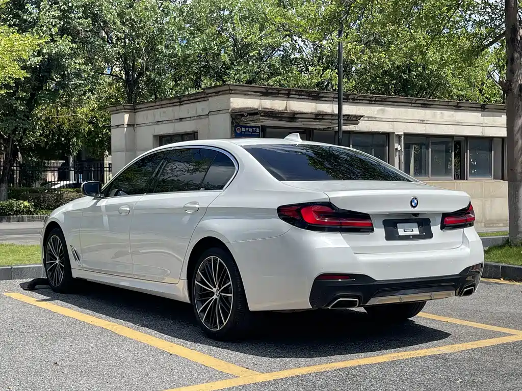 BMW 5 Series — фото 4