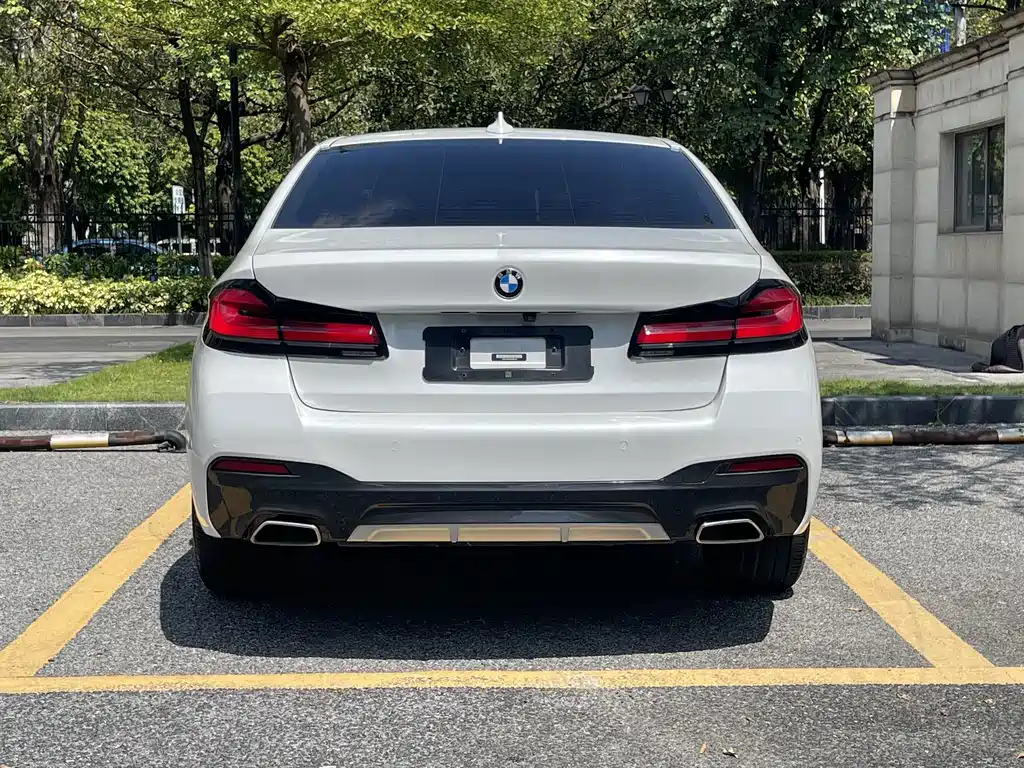 BMW 5 Series — фото 5