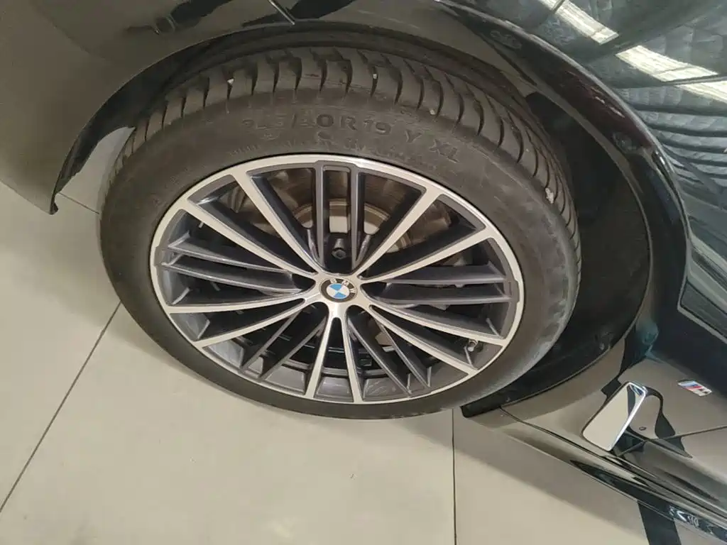 BMW 5 Series — фото 23