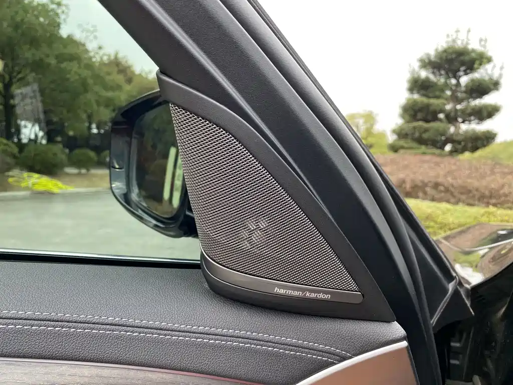 BMW 5 Series — фото 11