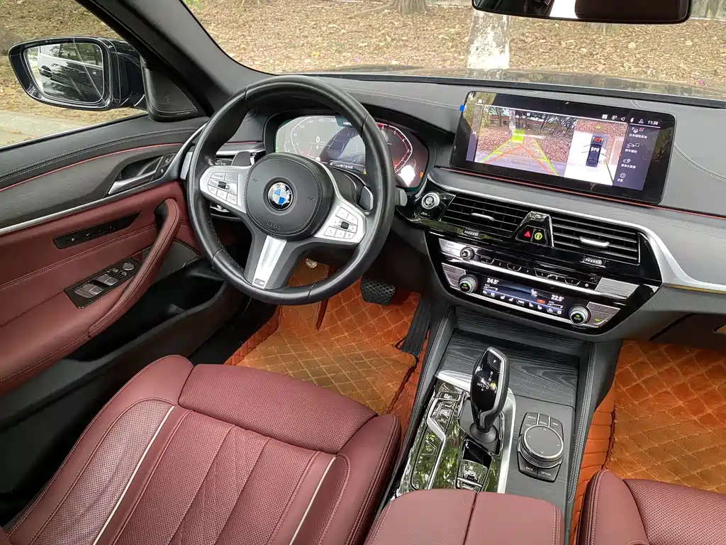 BMW 5 Series — фото 13