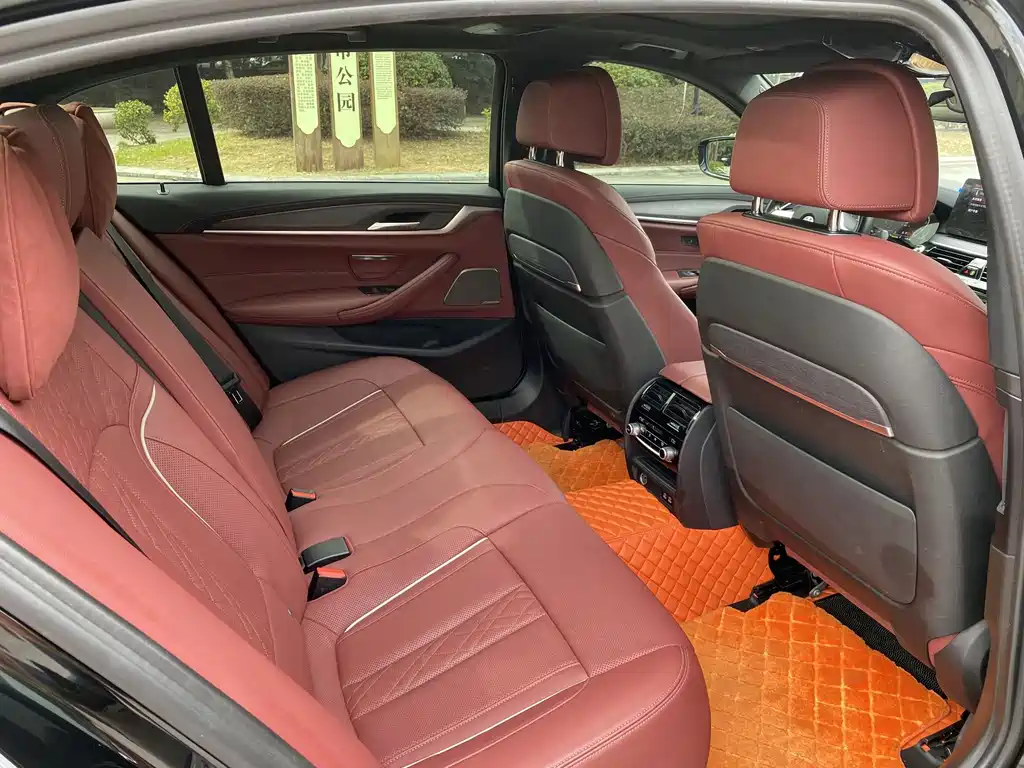 BMW 5 Series — фото 14