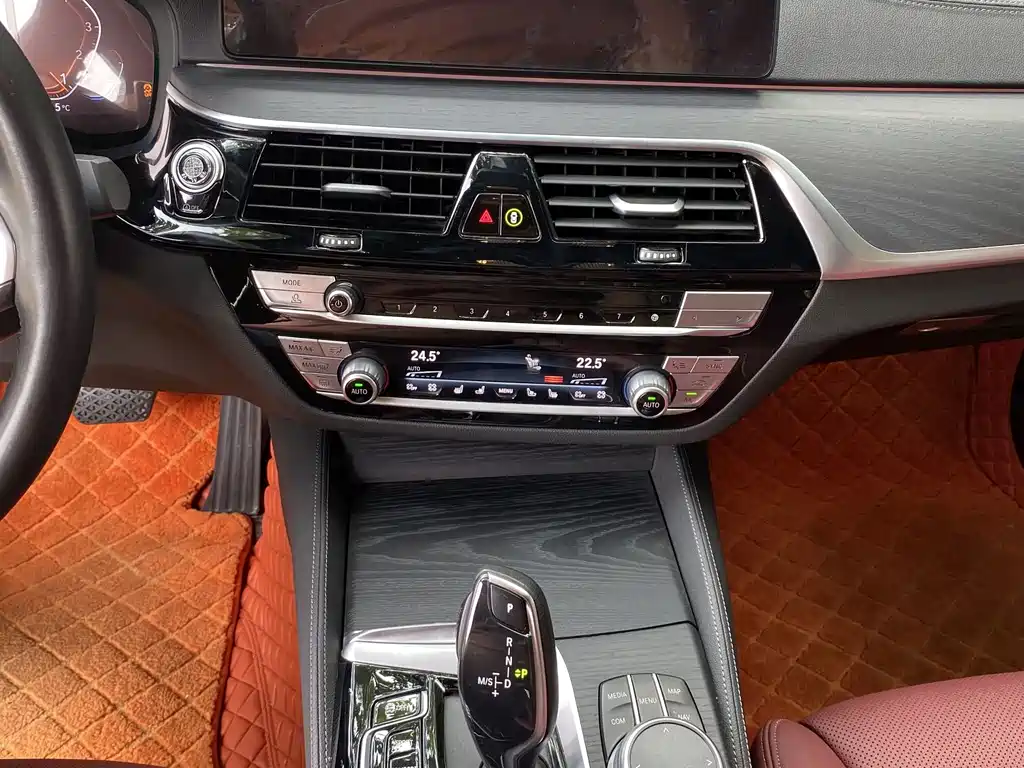 BMW 5 Series — фото 18