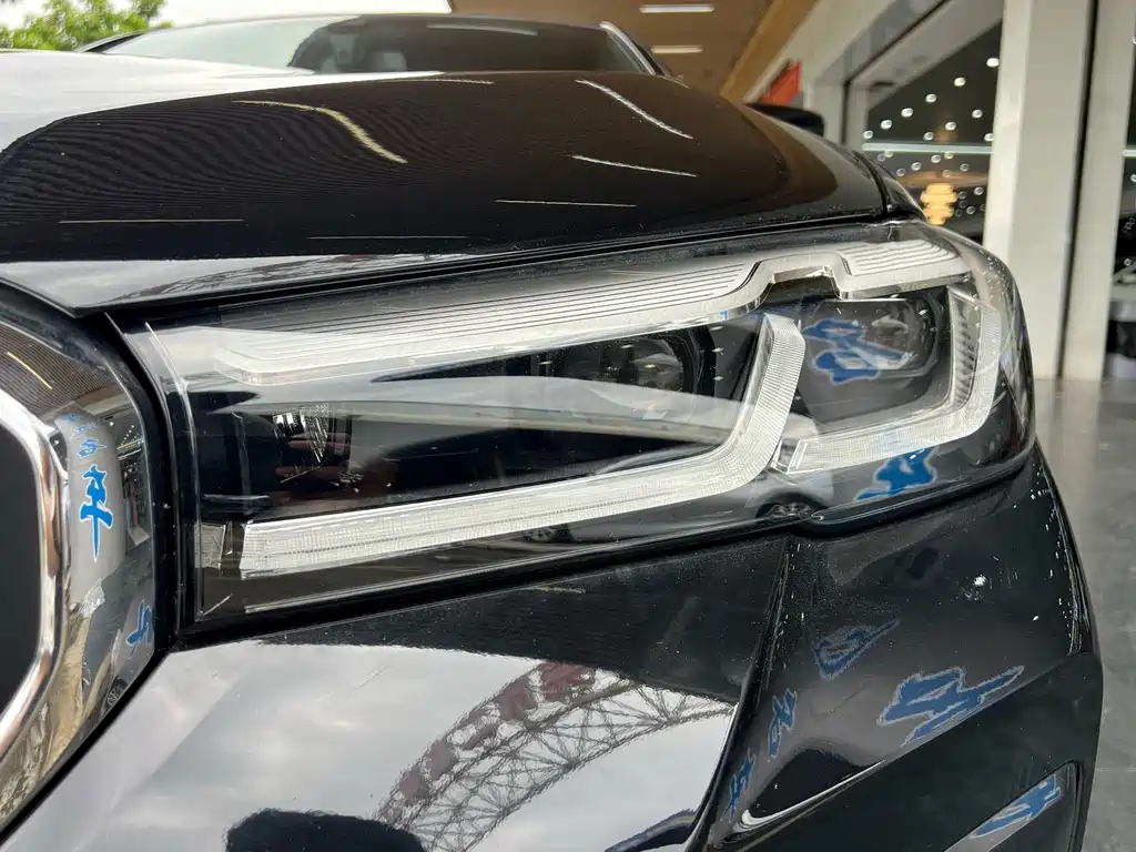BMW 5 Series — фото 14