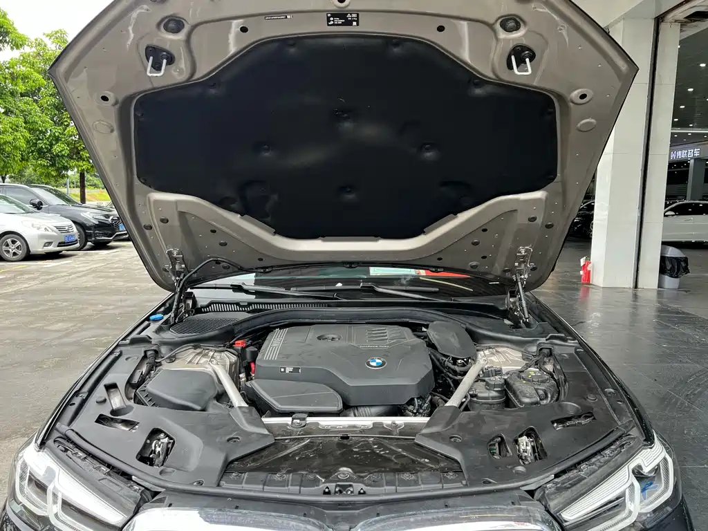 BMW 5 Series — фото 15