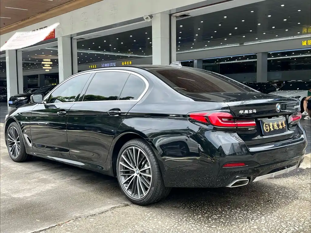 BMW 5 Series — фото 17