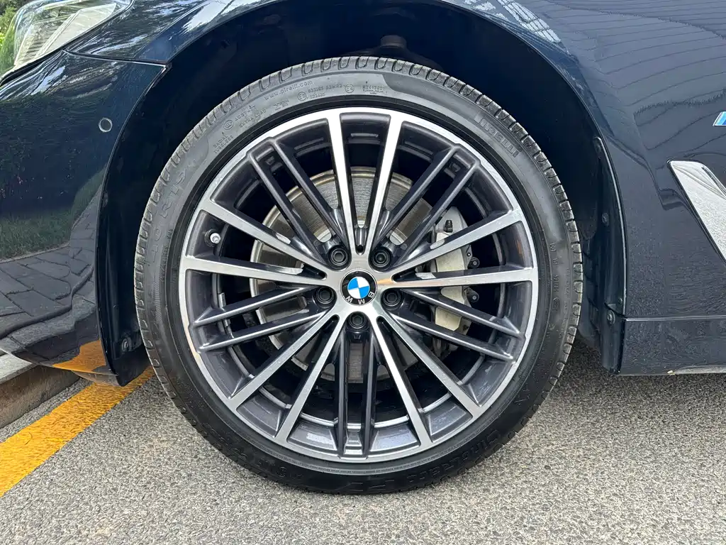 BMW 5 Series — фото 17
