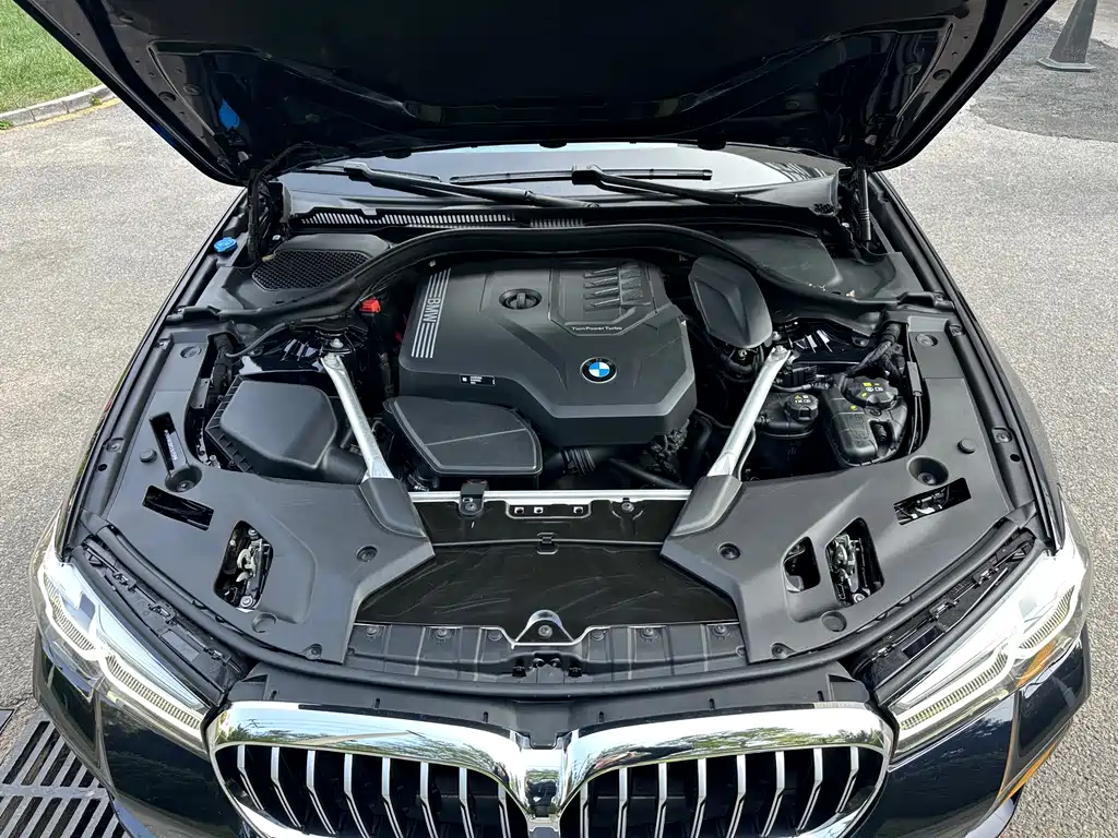 BMW 5 Series — фото 21