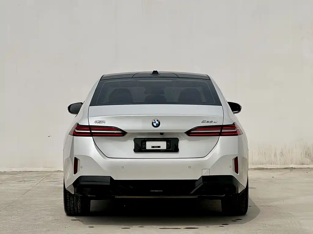 BMW 5 Series — фото 5