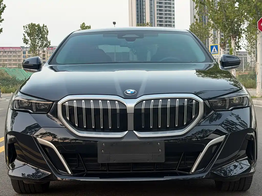 BMW 5 Series — фото 2