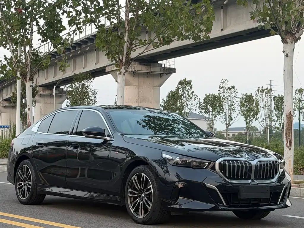 BMW 5 Series — фото 3