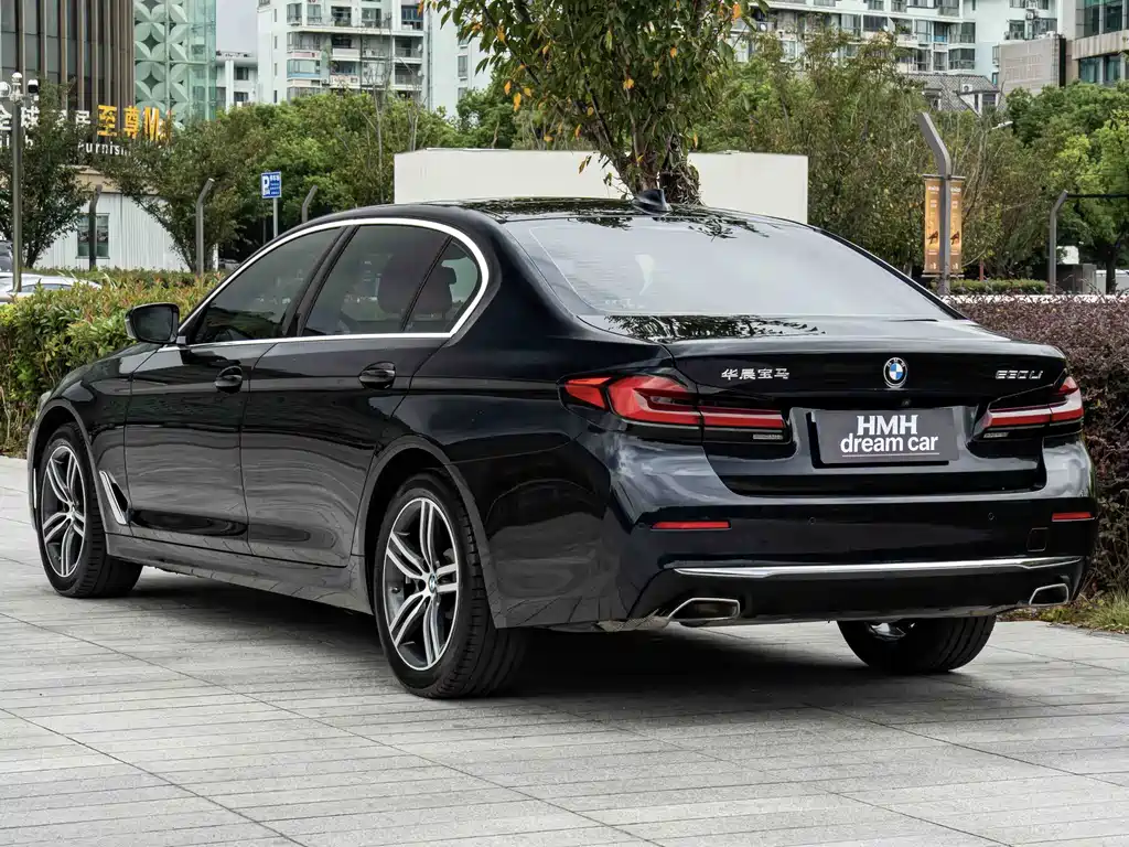 BMW 5 Series — фото 10
