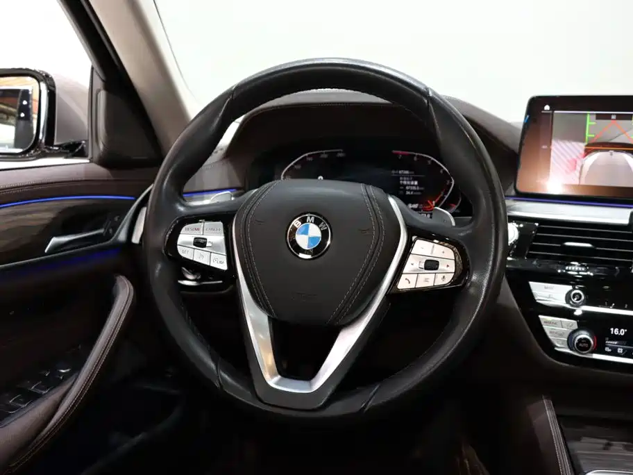 BMW 5 Series — фото 13