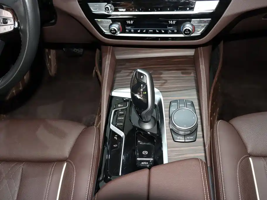 BMW 5 Series — фото 15
