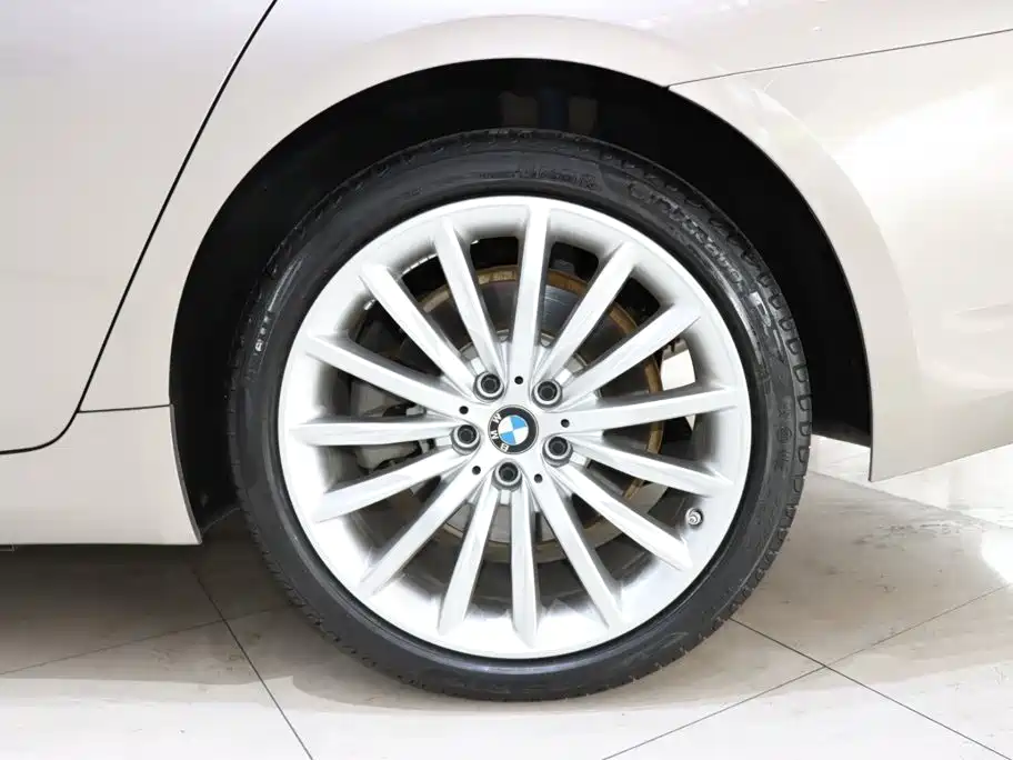 BMW 5 Series — фото 20