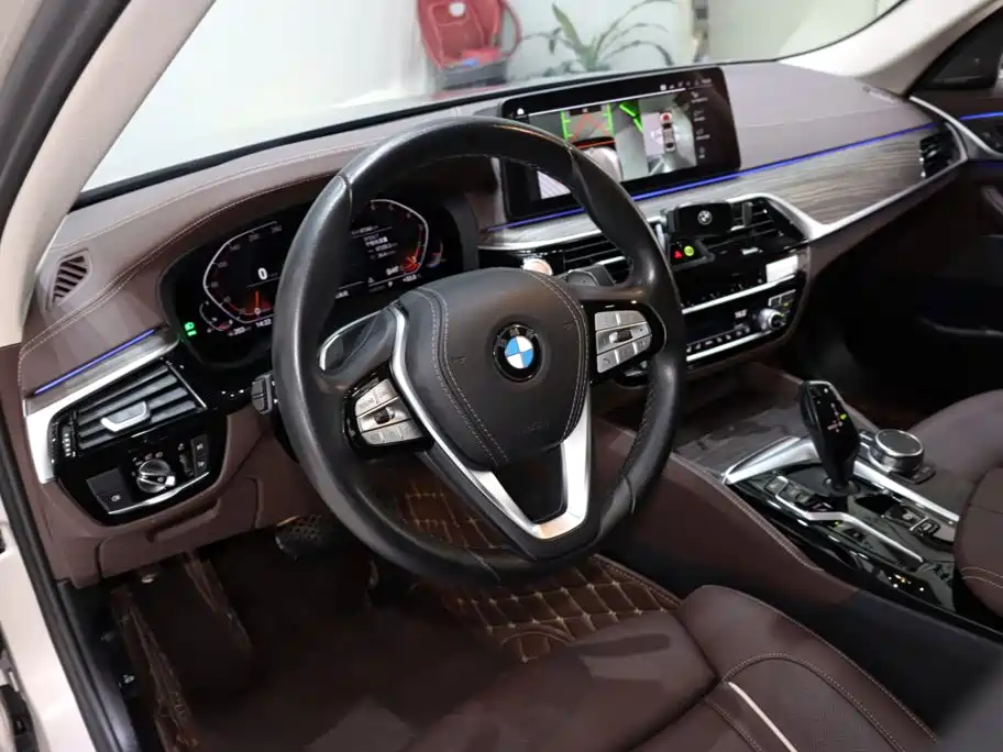 BMW 5 Series — фото 10
