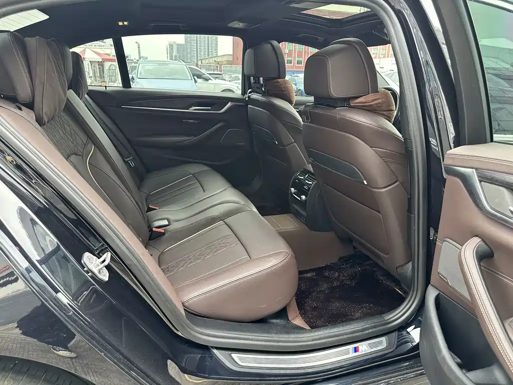 BMW 5 Series — фото 11