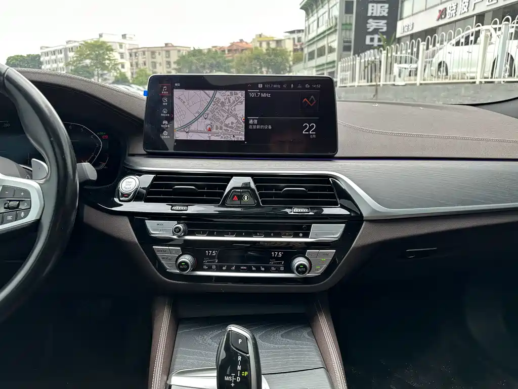 BMW 5 Series — фото 18