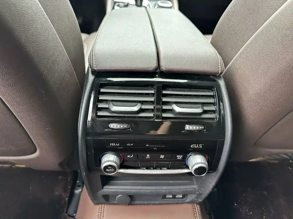 BMW 5 Series — фото 19