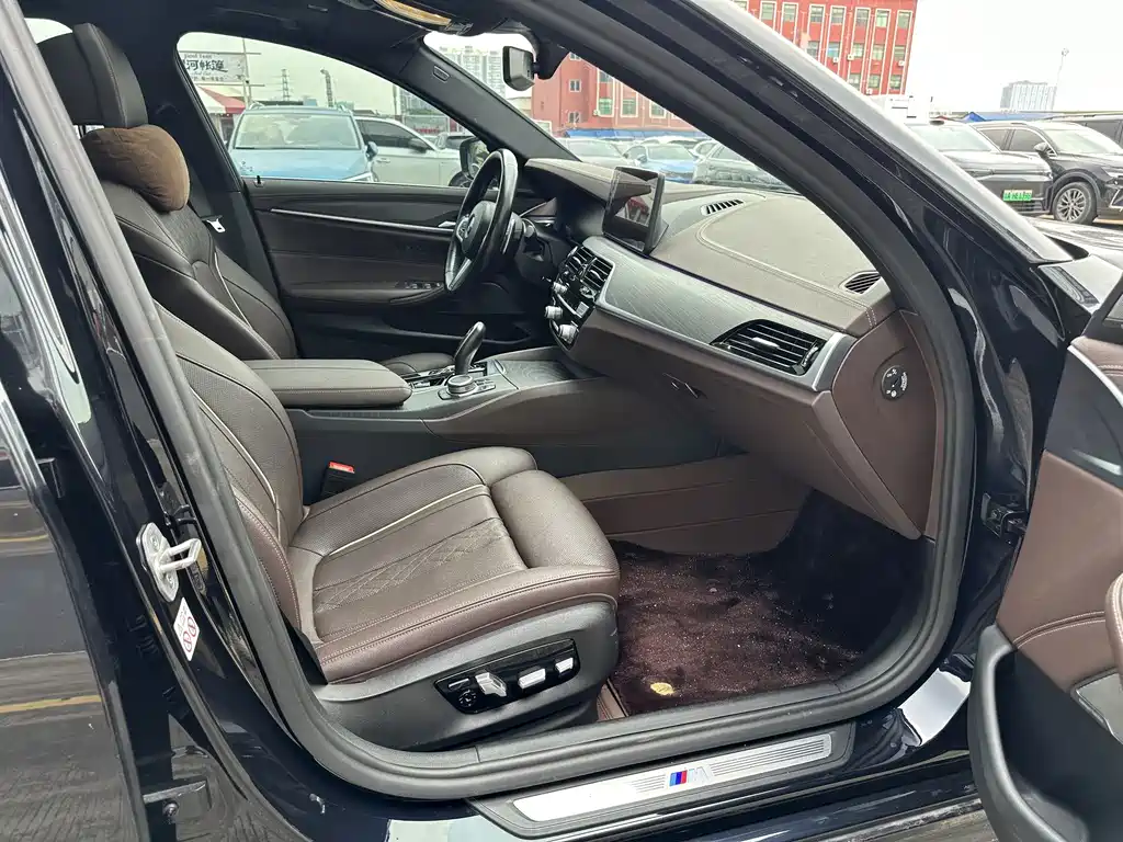 BMW 5 Series — фото 10