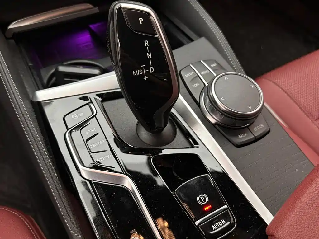 BMW 5 Series — фото 15