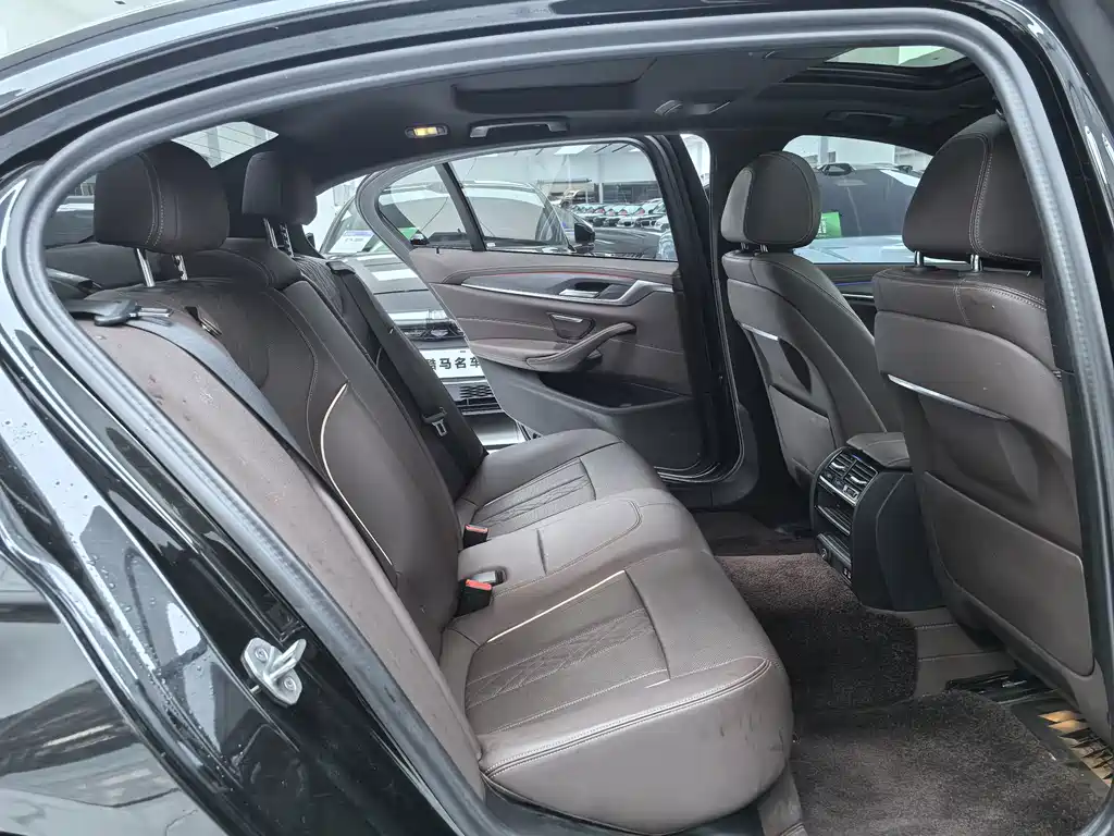 BMW 5 Series — фото 11