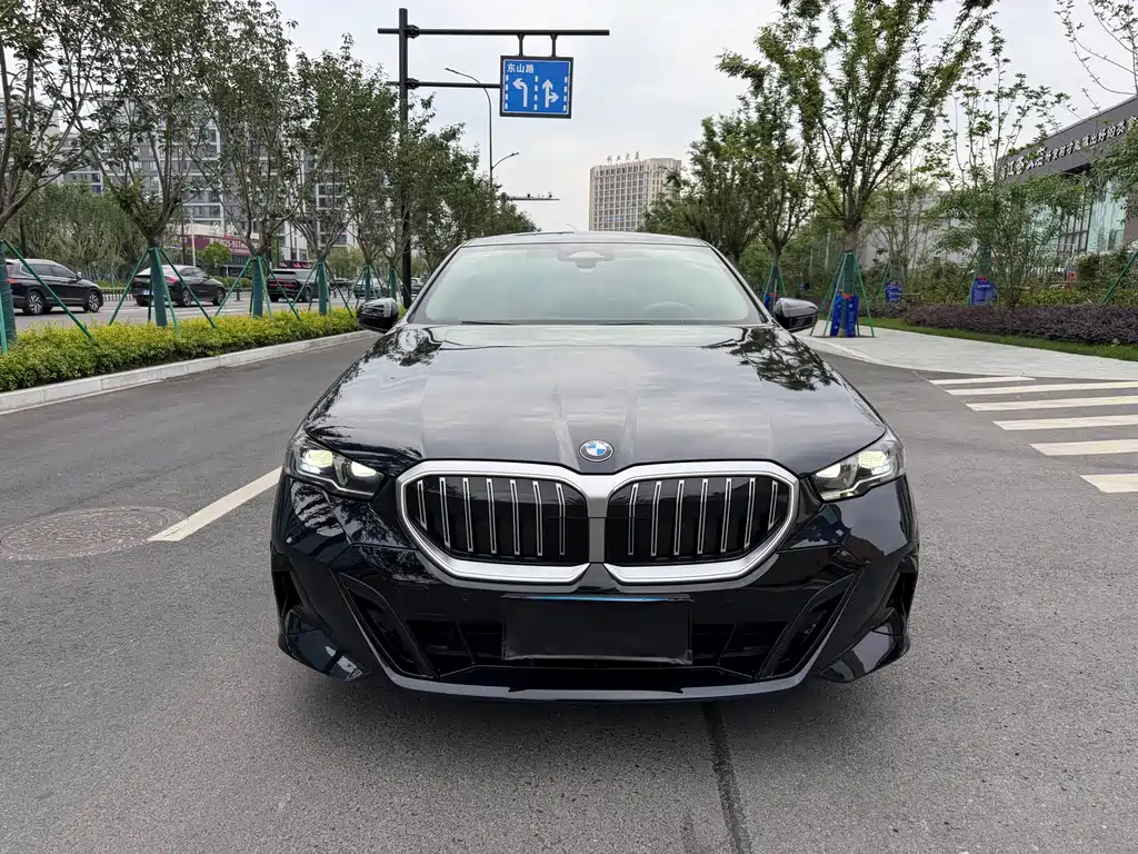 BMW 5 Series (Import) — фото 2